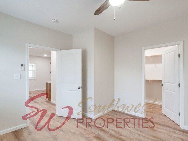 Building Photo - Absolutely gorgeous 1 bedroom 1 bath boutique style living