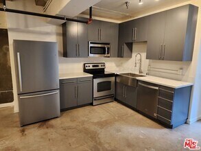 Building Photo - 711 S Olive St