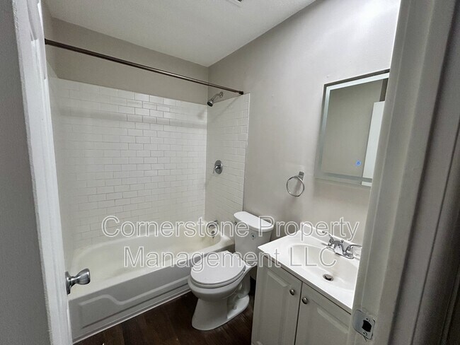 Building Photo - 2506 Redbud Ln