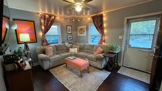 Building Photo - 4 bedroom 2 bath house in Henrico County! All appliances, laundry, central hvac, big yard