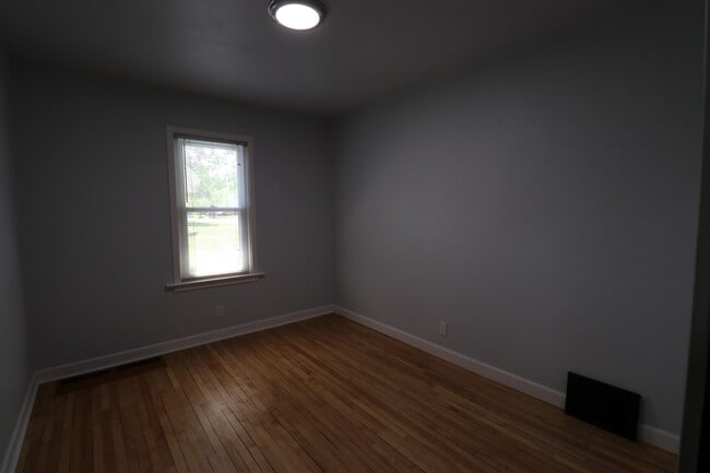 Building Photo - 855 Langlade Ave