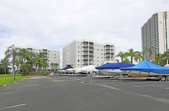 Building Photo - Palm Beach Landings  2885-502A