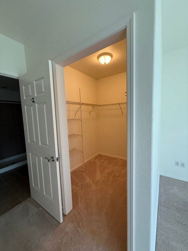 Building Photo - Regency at Huleia Lihue Two bedroom, two and a half bath, unfurnished corner unit Townhome.