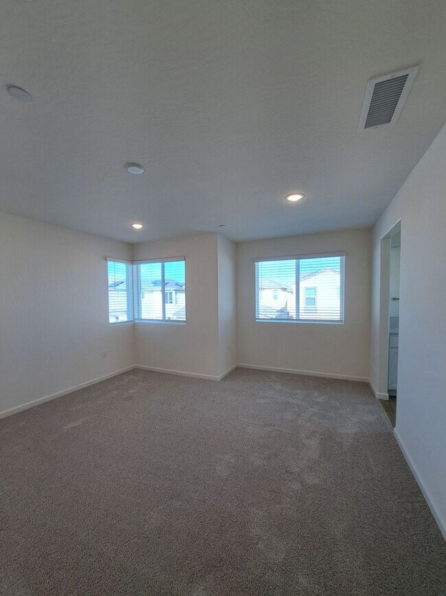Building Photo - Modern 3-Bedroom Home in the Exclusive Elev8ions Neighborhood of Clovis!