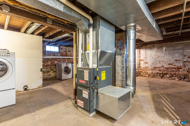 Building Photo - 941 1st Ave