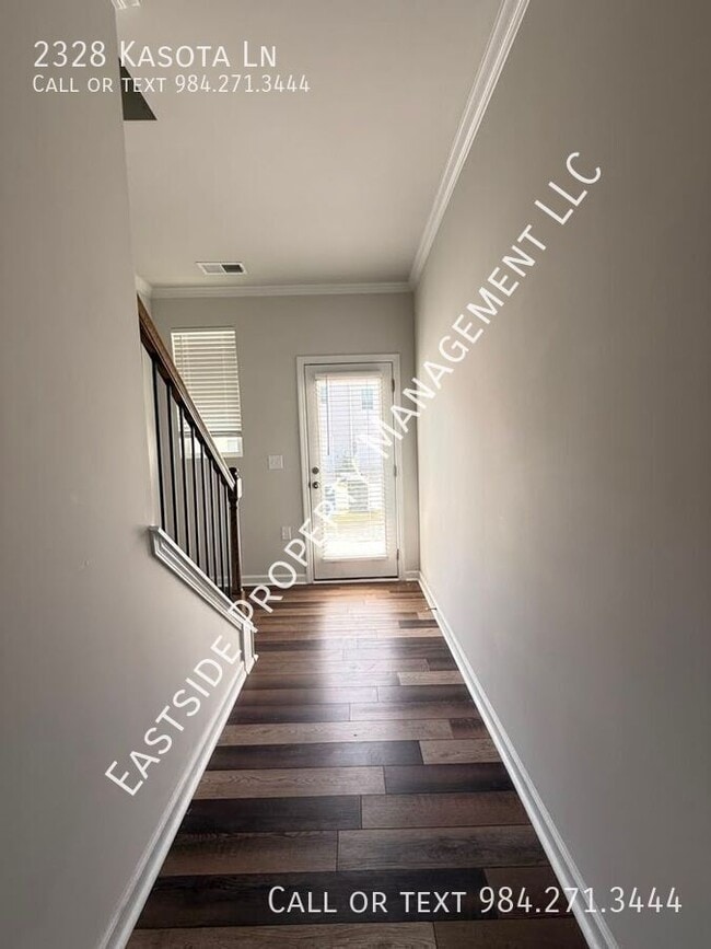 Building Photo - 2328 Kasota Ln