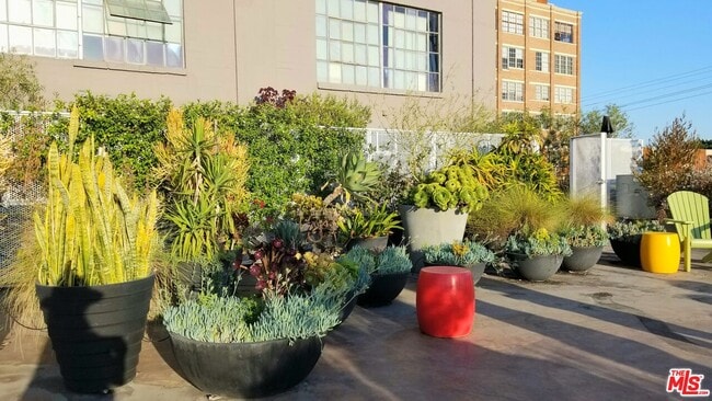 Building Photo - 1855 Industrial St