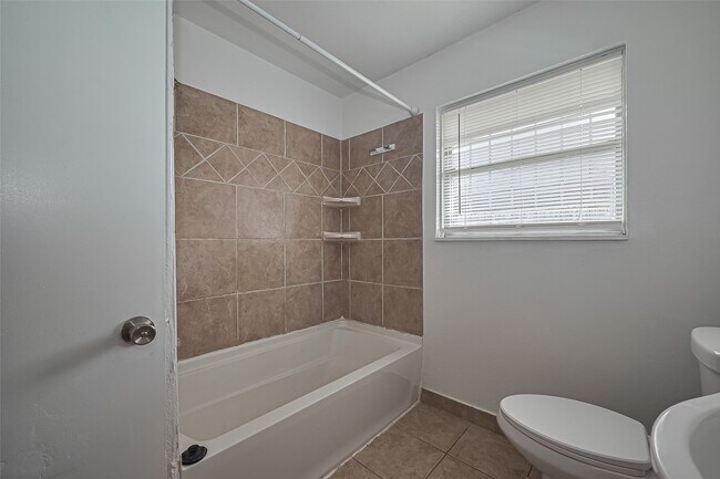 Building Photo - 423 Gammon Dr