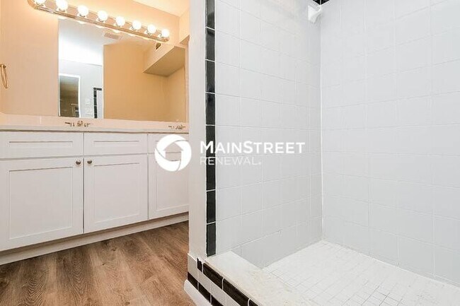 Building Photo - 3 Bedroom Pet-Friendly Home in clearwater, FL with Main Street Renewal