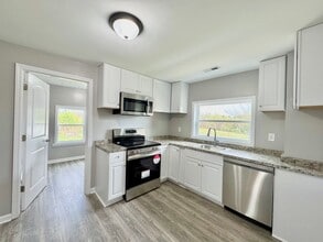 Building Photo - Home at Last! -2 Additional Bonus Rooms