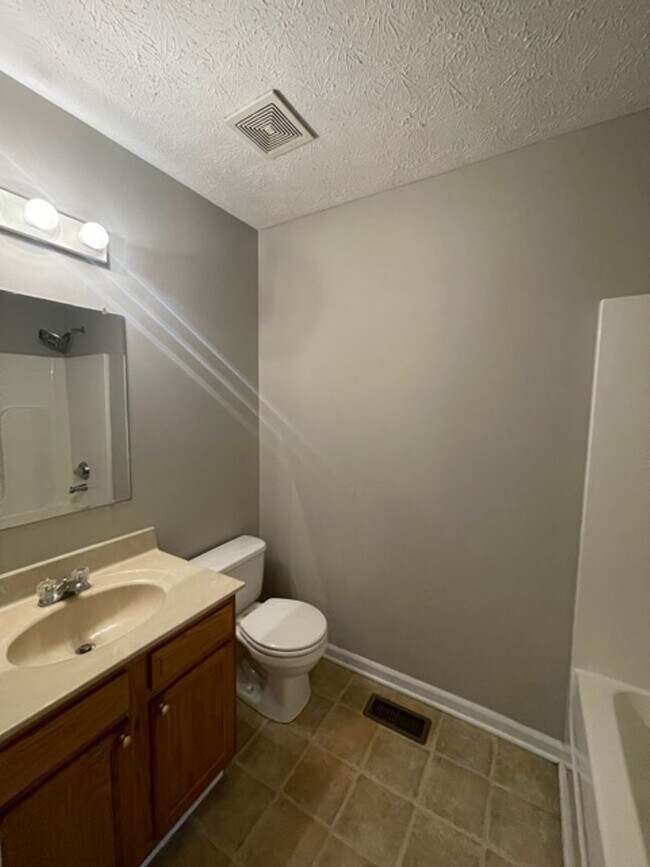 Building Photo - 1429 Huron Way