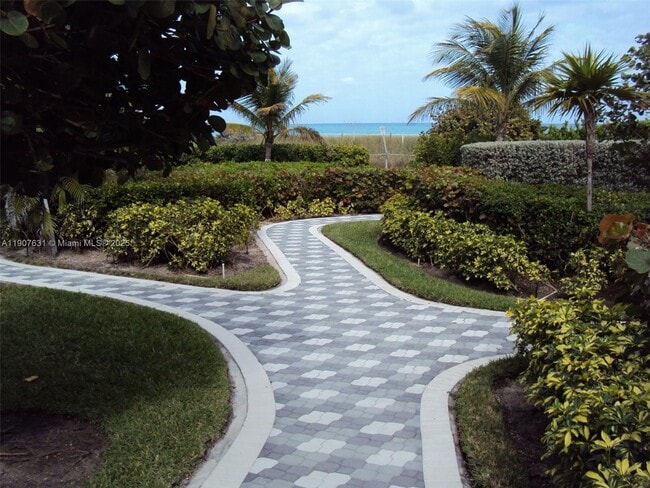 Building Photo - 8877 Collins Ave