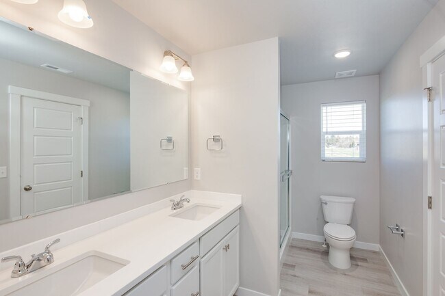 Building Photo - Beautiful 4 Bedroom Upscale Home