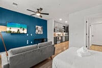 Building Photo - 1116 Gramercy Ln