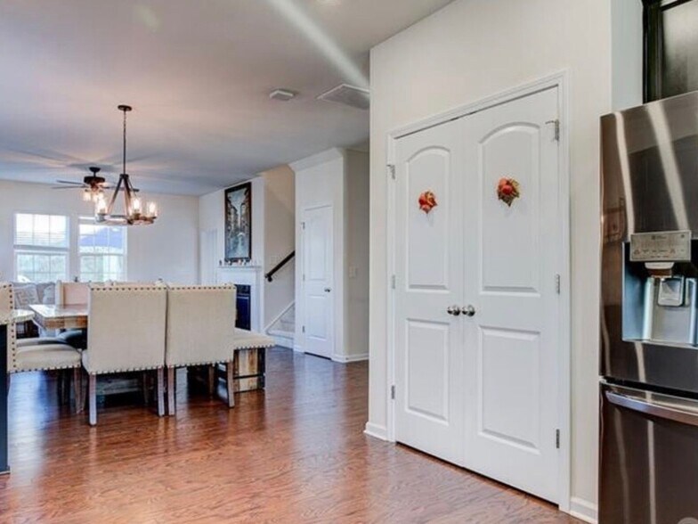 Building Photo - 4107 Hickory View Dr