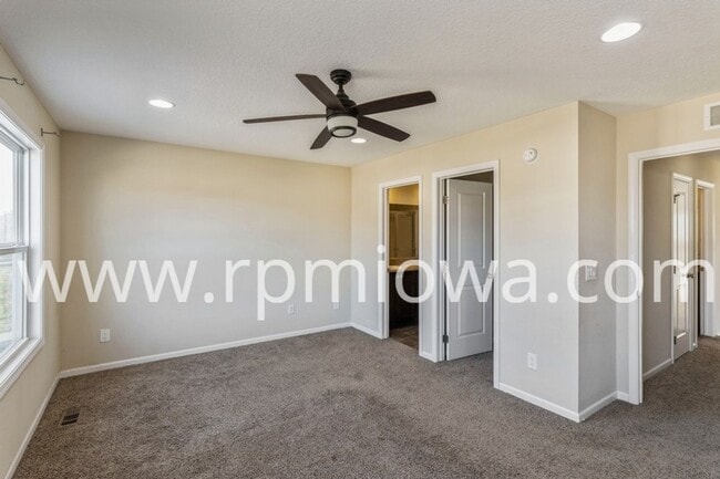 Building Photo - END UNIT! 3 Bedroom Townhome in Waukee School District!