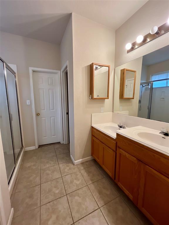 Building Photo - 2321 Clover Ridge Dr