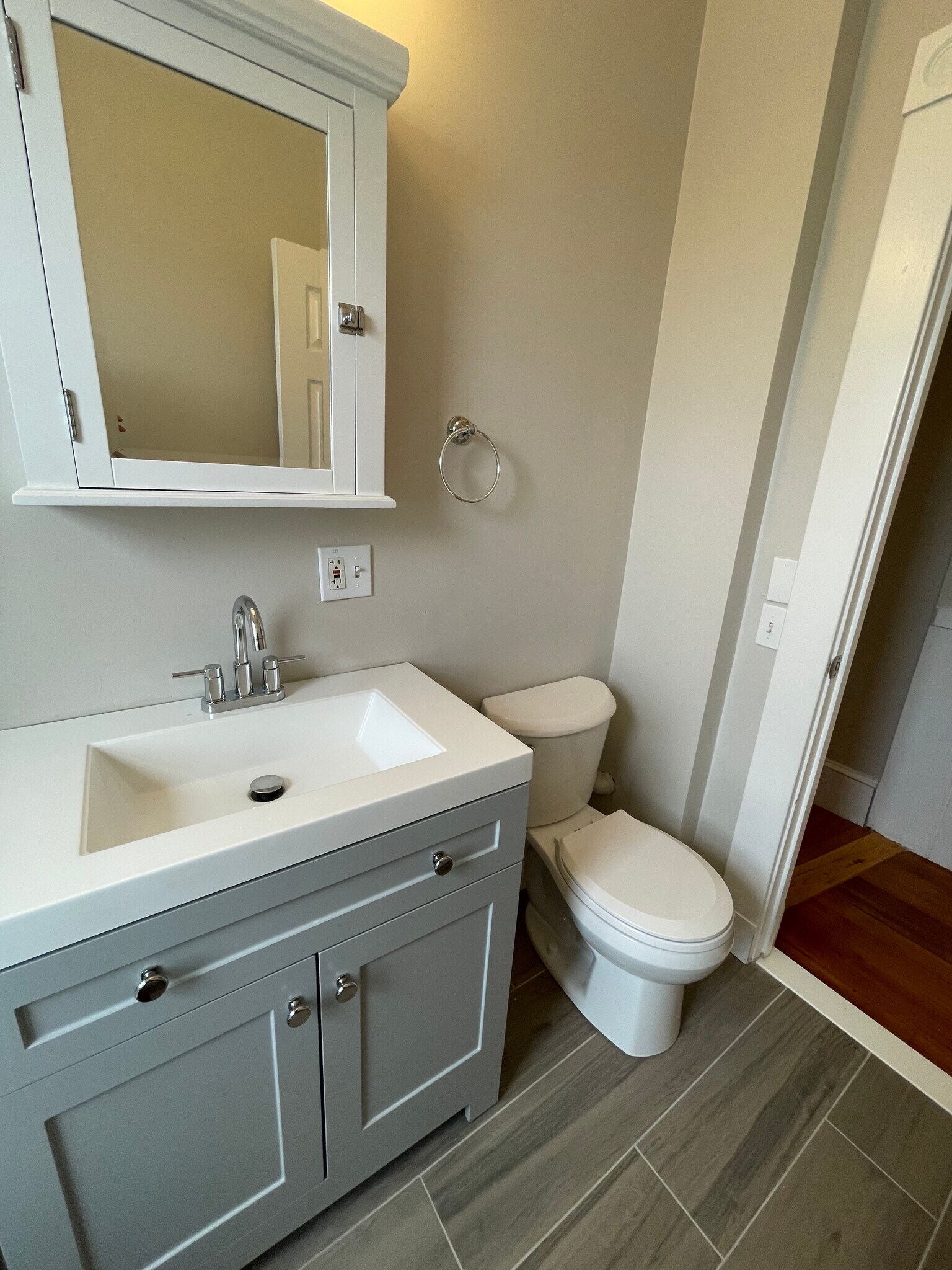 Building Photo - 27 Dix St