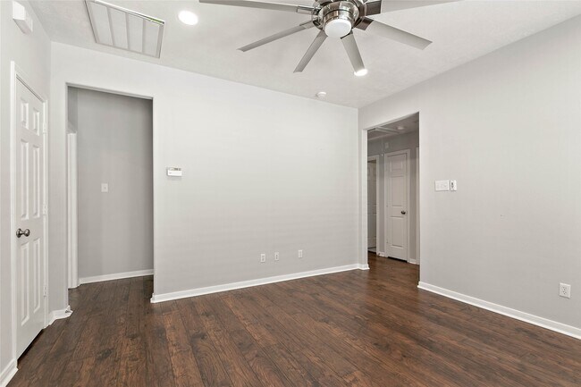 Building Photo - 139 Ledgestone Pl