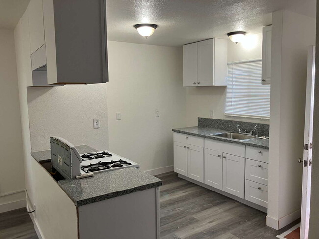 Building Photo - "Charming 3-Bed Oasis in Merced - Cozy 850...