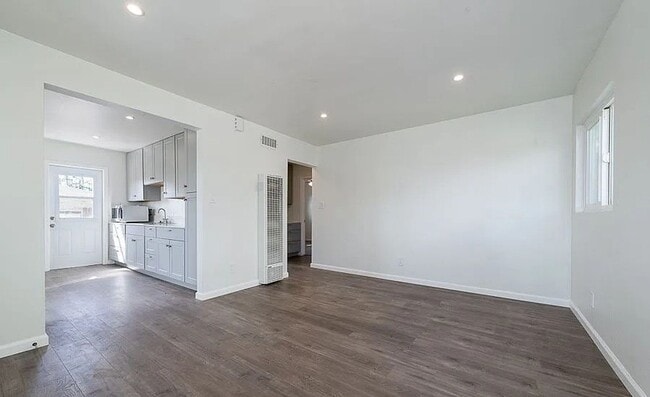 Building Photo - 7142-7144 Mohawk St