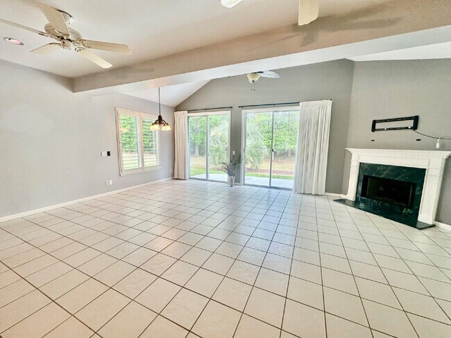 Building Photo - Spacious Open Floor Plan Home in Sun City!