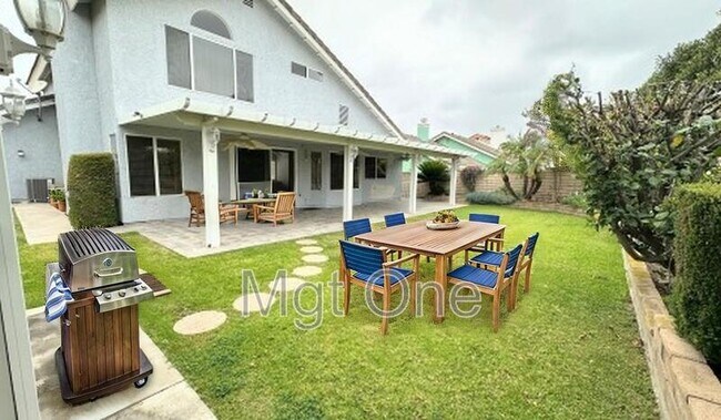 Building Photo - 2341 Vía Pacifica