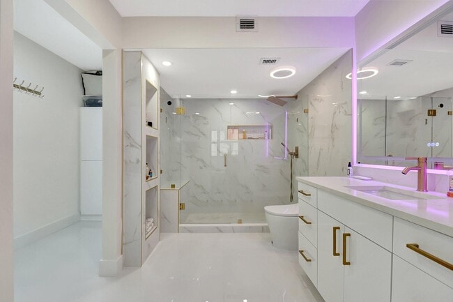 Building Photo - 5440 N Ocean Dr