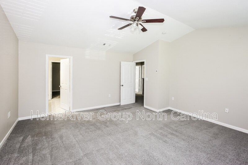 Building Photo - 318 Lind Point Ln