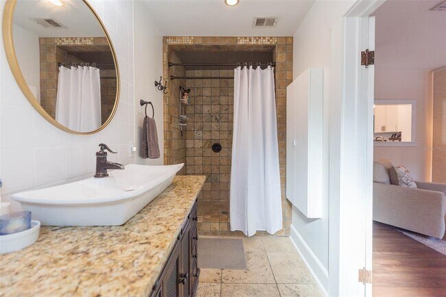 Building Photo - 917 E Broad St