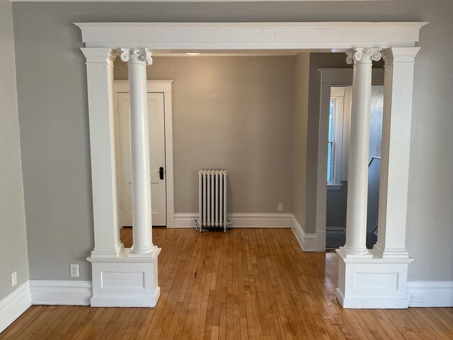 Building Photo - Beautifully Updated 4 BR/2 BA Upper-Level Duplex in Minneapolis with 2-Car Garage!