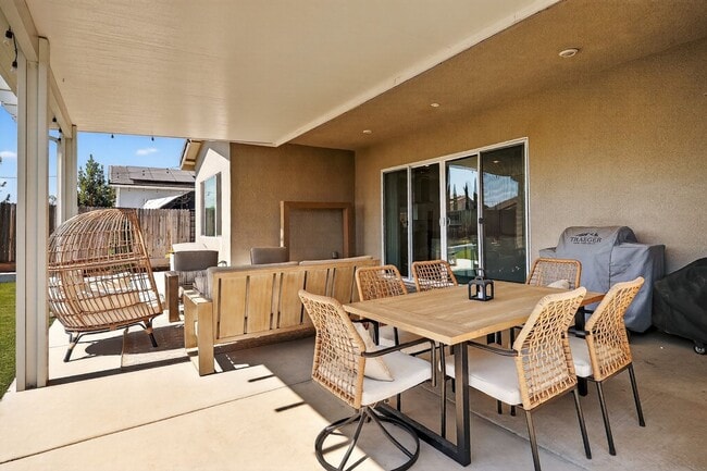 Building Photo - Charming 4BR House in Madera