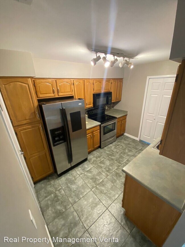 Building Photo - 2 br, 2.5 bath House - 2888 Wareham Ct