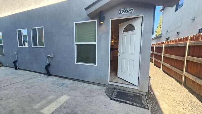 Building Photo - 10960 Avalon Blvd