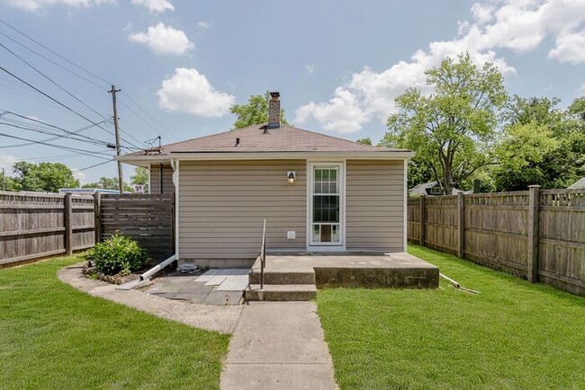 Building Photo - 6194 Evanston Ave