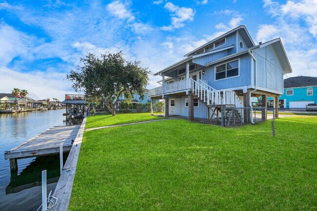 Building Photo - Waterfront Rental