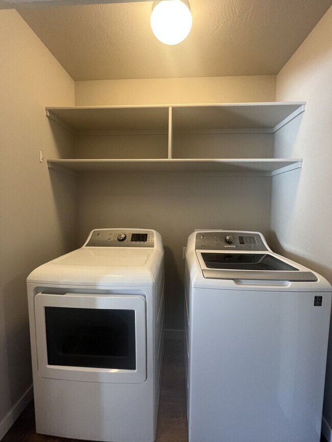 Building Photo - 1835-1837 Lillian St