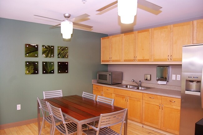 Building Photo - 1150 J St