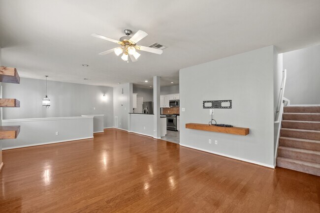 Building Photo - 5314 Schuler St