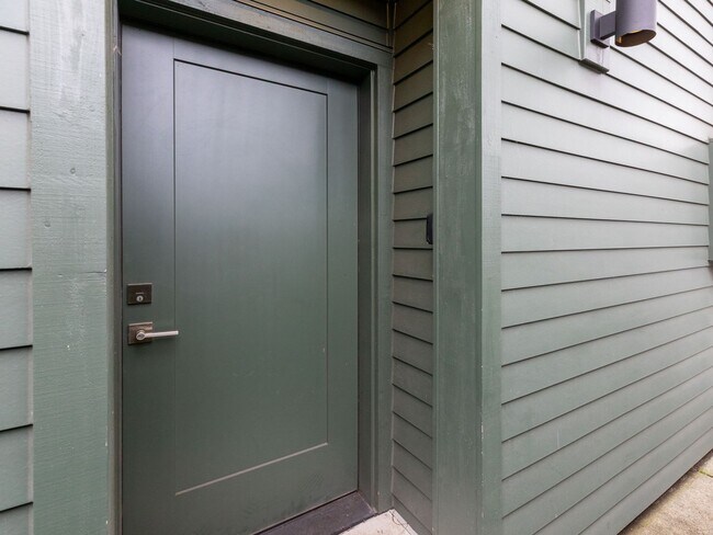 Building Photo - Stunning, Modern 4 bed home with attached ADU in King Neighborhood - AVAILABLE NOW!!