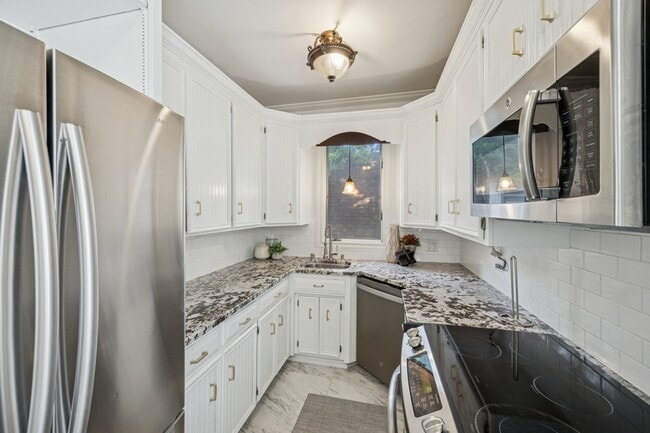 Building Photo - 138 Clinton Ave