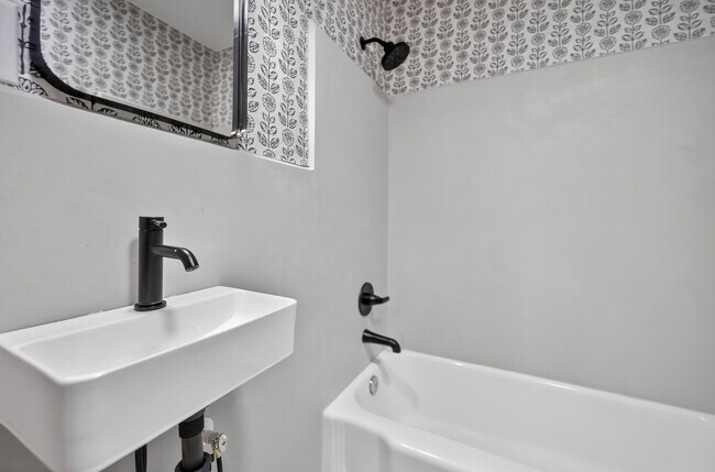 Building Photo - 758 9th Ave