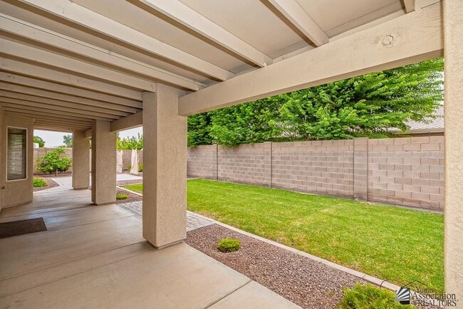 Building Photo - 2637 S 37th Dr