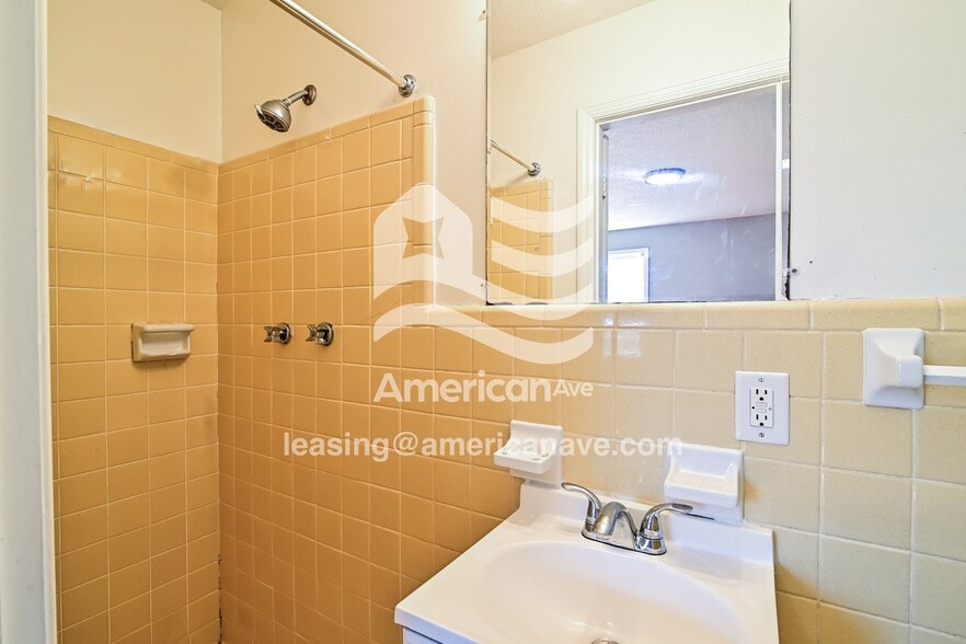 Building Photo - 57 Newport Dr