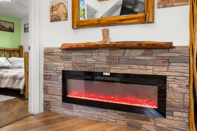 Building Photo - 105 Hi View Dr