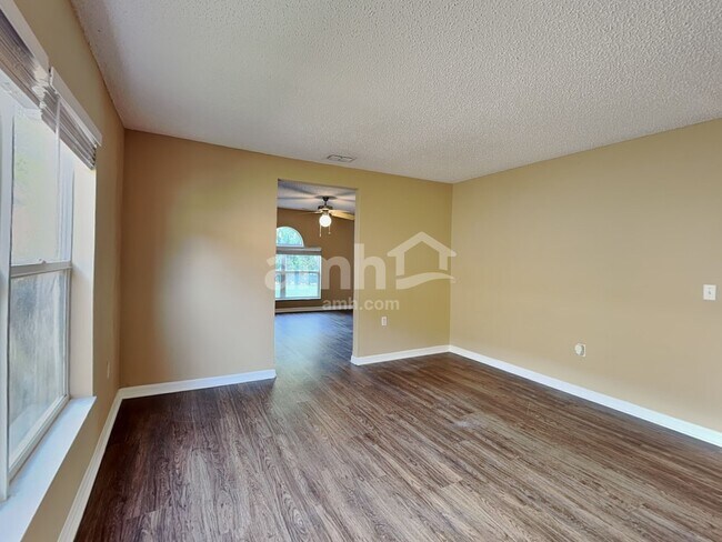 Building Photo - 16452 Corner Lake Dr