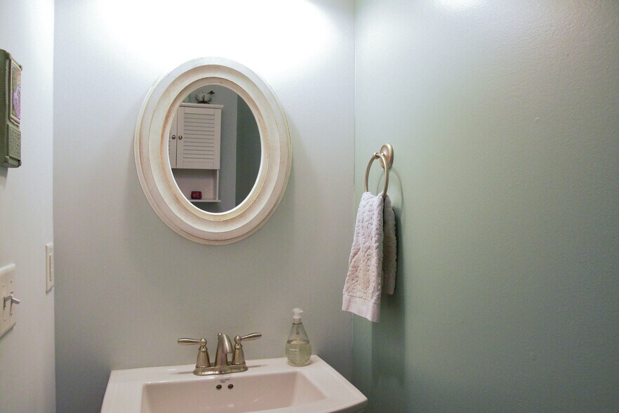 Building Photo - 1908 Springwood Dr