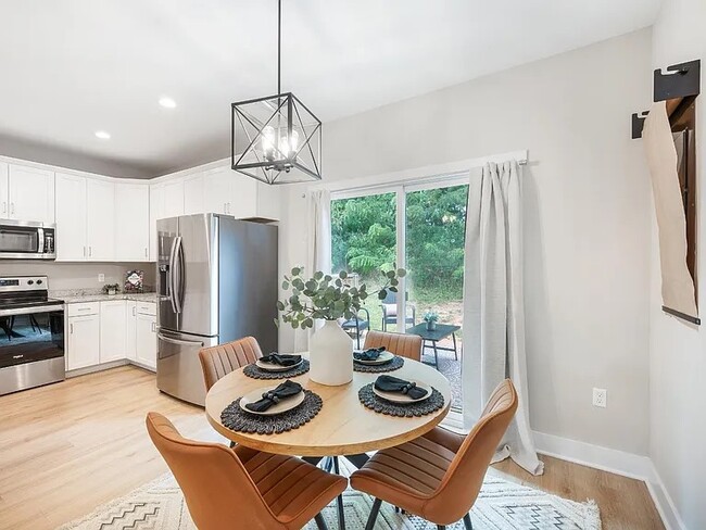 Building Photo - 186 Sunburst Villa Dr