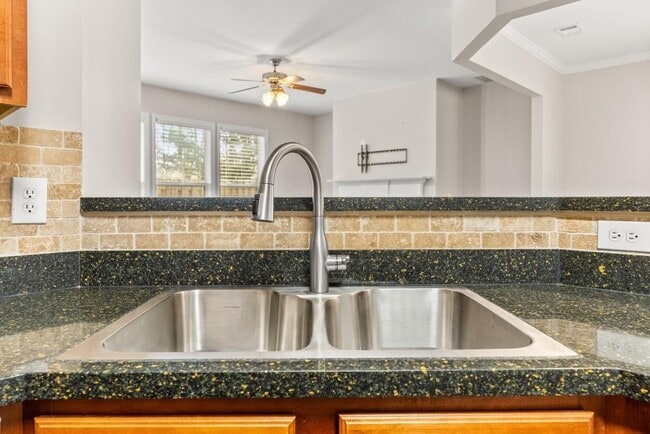 Building Photo - 1933 Lake Heights Cir NW