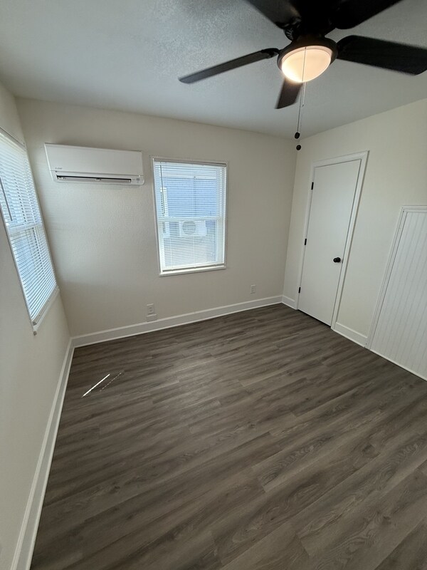 Building Photo - 9654 Selby Pl